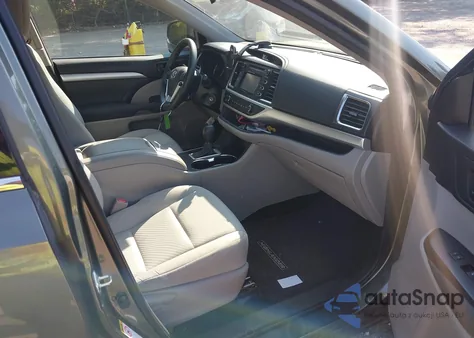 2015 Toyota Highlander Le V6 z USA, uszkodzony, nr VIN 5TDZKRFHXFS070565